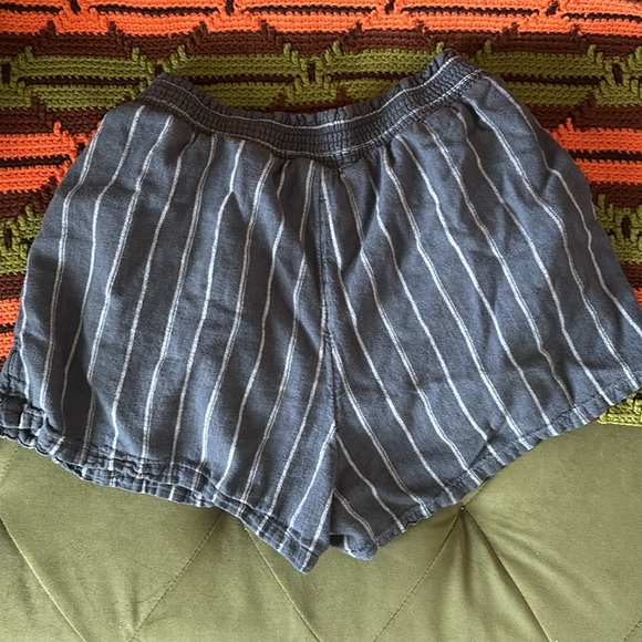 Grey Universal Thread Striped Shorts - Picture 2 of 3